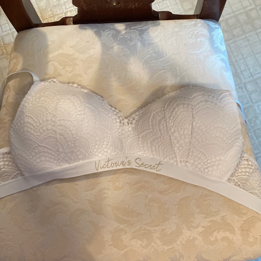 Victoria’s Secret lined no wire bra 34DD excellent condition